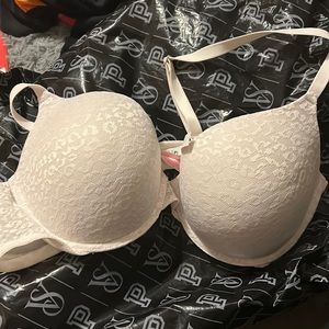 i have the pink vs bras , 1 for $20 or all 6 for $100 😁